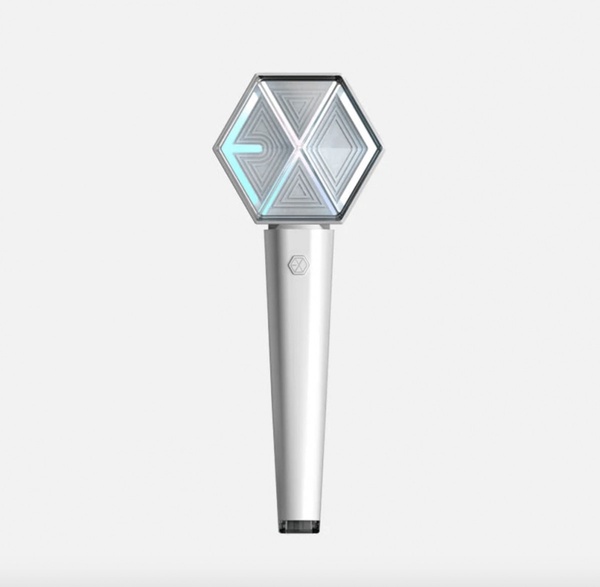「K-pop最美手燈」TOP10！EXO愛麗棒、BTS阿米棒都上榜，SHINee湖水綠鑽石燈才第九！