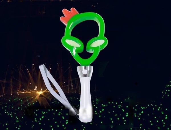 「K-pop最美手燈」TOP10！EXO愛麗棒、BTS阿米棒都上榜，SHINee湖水綠鑽石燈才第九！