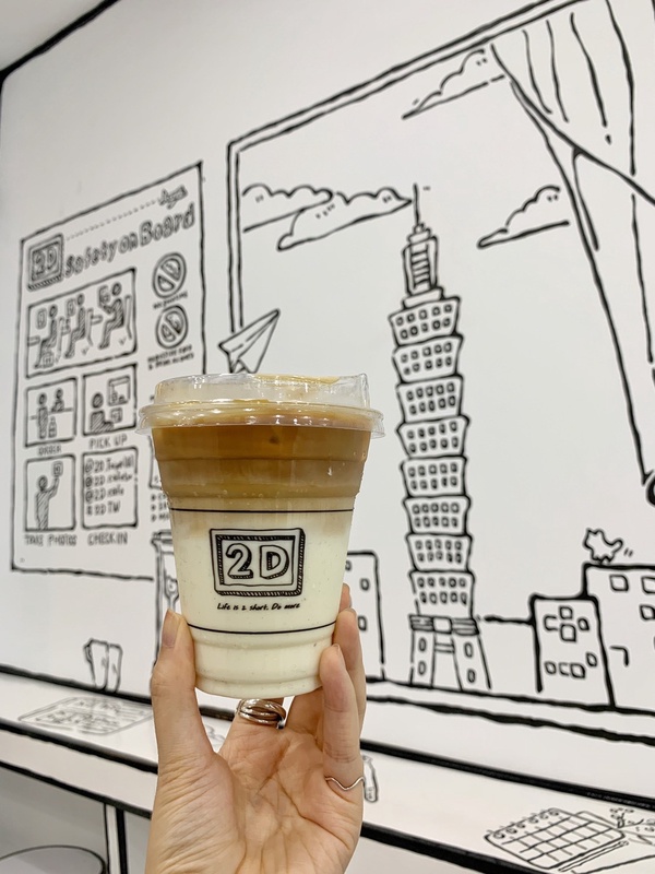 到2D Cafe吃飛機餐！2D Cafe變身飛機場進駐台北101，快來登機打卡、吃飛機餐！