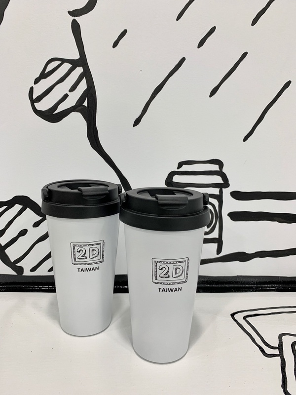 到2D Cafe吃飛機餐！2D Cafe變身飛機場進駐台北101，快來登機打卡、吃飛機餐！