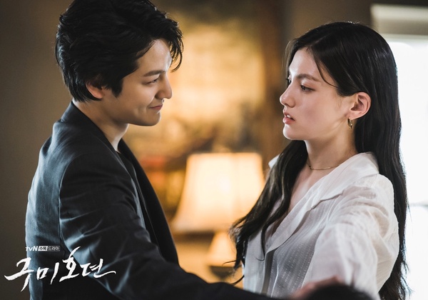 《九尾狐傳》金容智起底!混血美貌與金汎組「狐妖CP」,還與李鍾碩、李敏鎬合作過