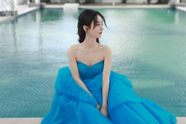 女星迪士尼公主裙1:趙麗穎