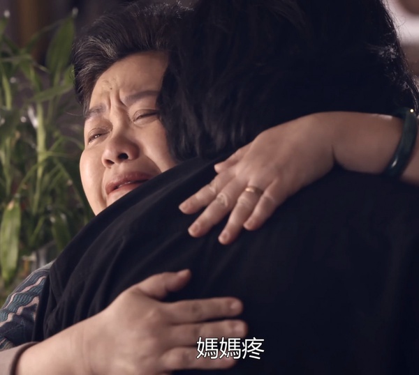 《我的婆婆》鍾欣凌哭戲超催淚！得知一哥昏迷、「媽媽惜」心疼秉仁，網：明年金鐘預定
