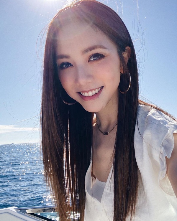 秋冬女星撫紋保養!Pony「瘦臉淡紋按摩」詳解,搭配鄧紫棋「凡士林面膜」皺紋細紋全掰