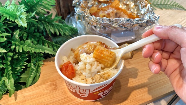 只賣6週！肯德基推新品「南洋叻沙紙包雞」，咖哩叻沙醬加嫩雞大推！雞汁淋飯超下飯