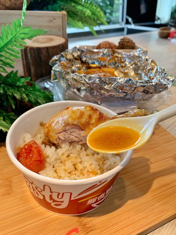 只賣6週！肯德基推新品「南洋叻沙紙包雞」，咖哩叻沙醬加嫩雞大推！雞汁淋飯超下飯
