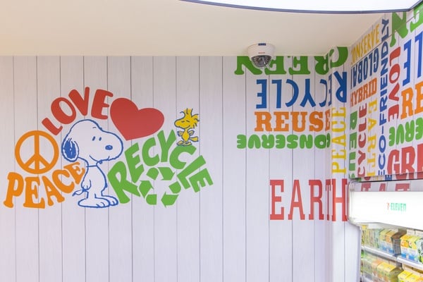 7-11「SNOOPY史努比聯名店」2號店現身北車！增設史努比巨型燈箱，連騎樓都超好拍！