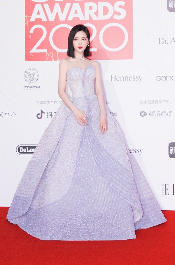 女星紅毯造型9：毛曉彤