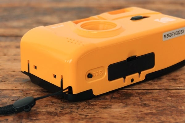 Kodak M35「糖果色底片機」日韓泰爆紅!價格親民好入手,一起拋棄被濾鏡支配的生活吧
