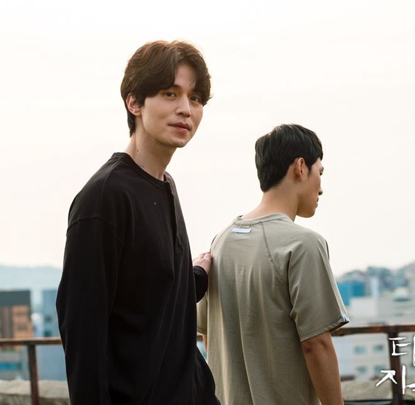 《九尾狐傳》李棟旭迷之CP感！高萌狐狸兄弟&和孔劉劇終3年超有愛，男星都逃不過的魅力