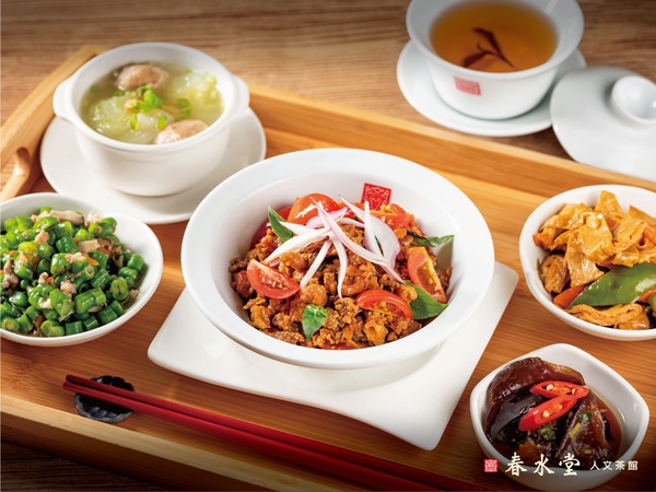 春水堂聯名「OATLY燕麥奶」推鐵觀音燕麥奶、烏瓦燕麥奶，還有紅油抄手、塔香辣炒豬！