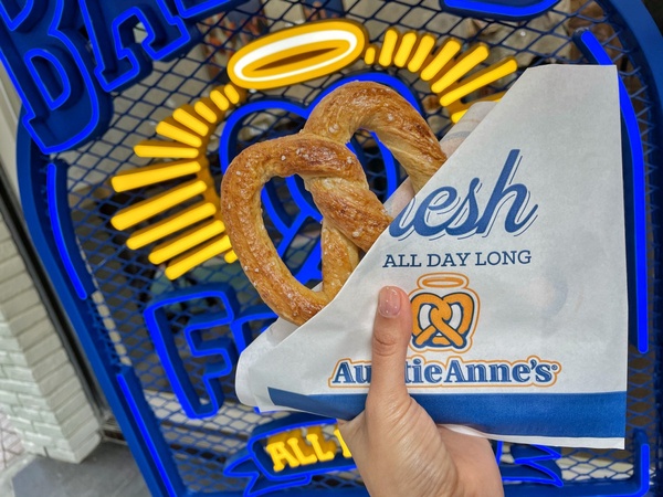 美國道地Auntie Anne's扭結蝴蝶餅登台!