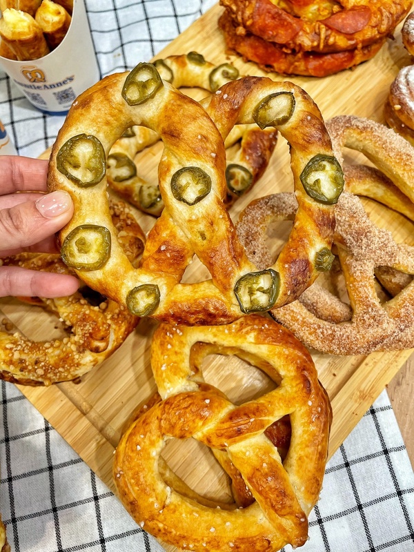 美國道地Auntie Anne's扭結蝴蝶餅登台!