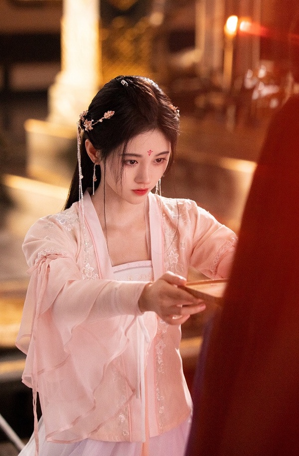 鞠婧禕古裝劇角色2：《如意芳霏》傅容