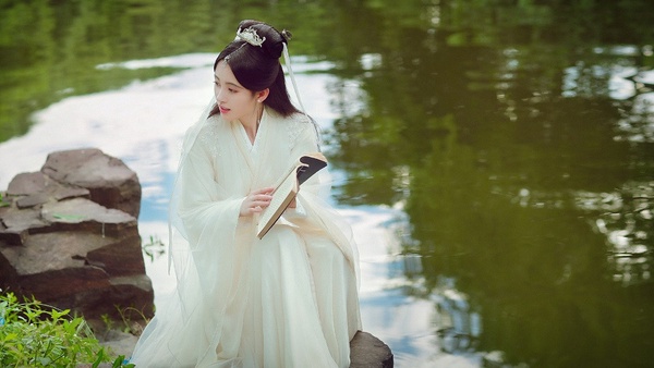 鞠婧禕《慕南枝》嬪妃造型曝光！鞠婧禕8個古裝劇角色，《如意芳霏》美上微博熱搜