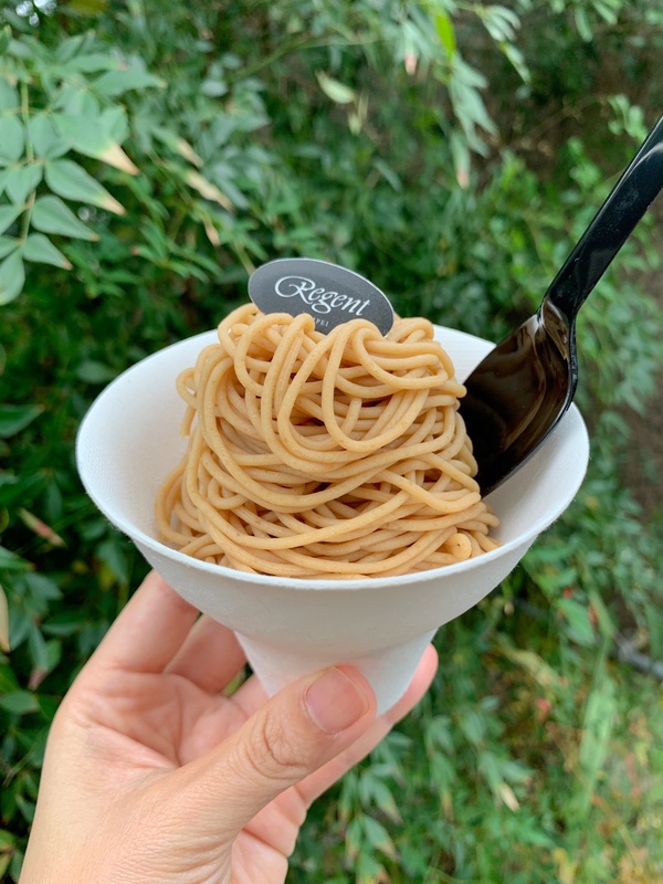 超浮誇栗子麵條瀑布！台北晶華飯店推「黃金栗子拉麵」甜點，現擠栗子拉麵太有話題～