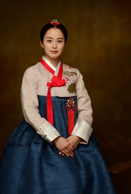 韓網友票選「最適合穿韓服女星」TOP 7！IU、金裕貞都上榜，第一名網讚實至名歸！
