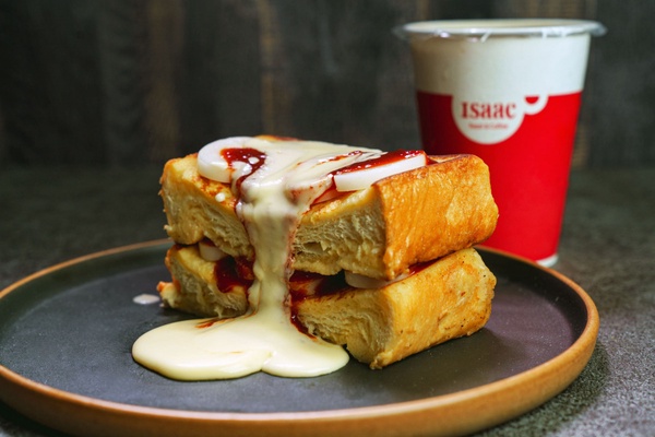 辣炒年糕+起司瀑布!ISAAC Toast推台灣限定新品「辣炒年糕布丁」,邪惡滋味即日開賣!