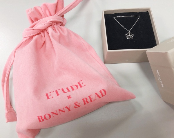 2020韓系品牌「聖誕彩妝」盤點!ETUDE冰雪眼影&唇膏美瘋,蘭芝初雪藍小方塊氣墊超仙