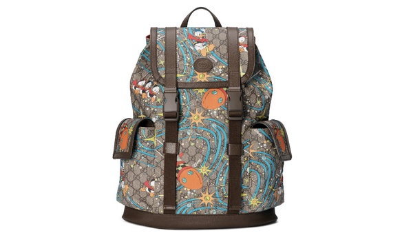 GUCCI「Epilogue 唐老鴨系列」登場啦！唐老鴨碰撞雙G老花太童趣，包包、配件全是亮點