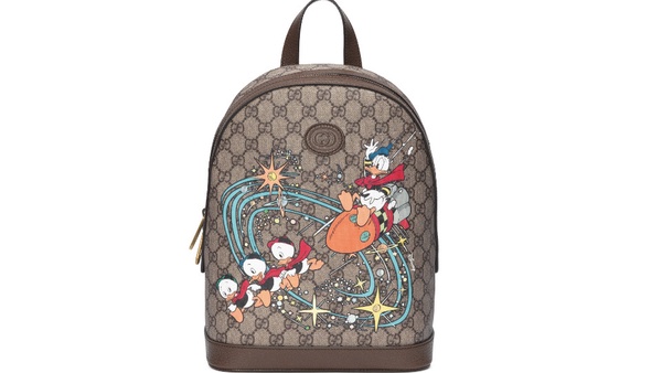 GUCCI「Epilogue 唐老鴨系列」登場啦！唐老鴨碰撞雙G老花太童趣，包包、配件全是亮點
