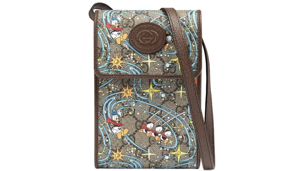 GUCCI「Epilogue 唐老鴨系列」登場啦！唐老鴨碰撞雙G老花太童趣，包包、配件全是亮點