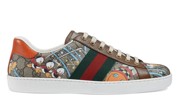 GUCCI「Epilogue 唐老鴨系列」登場啦！唐老鴨碰撞雙G老花太童趣，包包、配件全是亮點