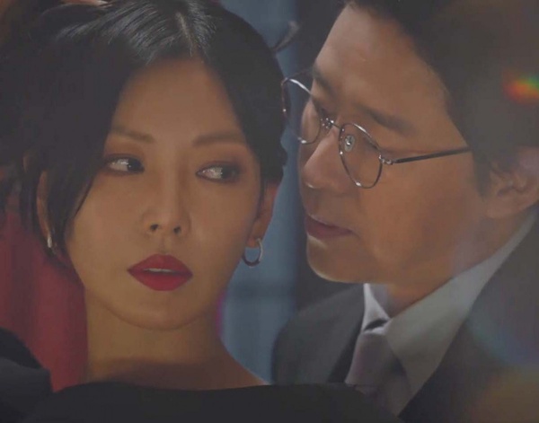 《Penthouse上流戰爭》狗血看點2:偷情不倫戀