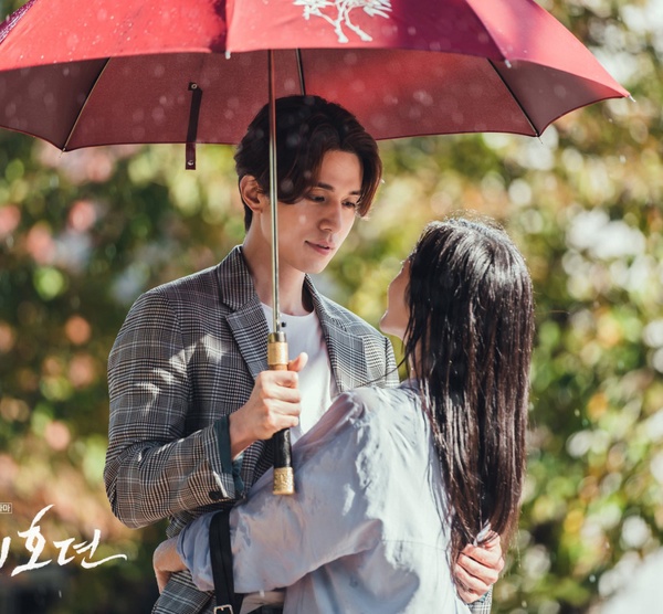 《九尾狐傳》李棟旭人設解密1:「紅傘」是初戀送的定情物
