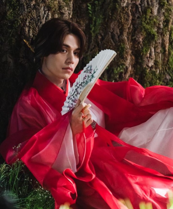 《九尾狐傳》李棟旭人設解密1：「紅傘」是初戀送的定情物
