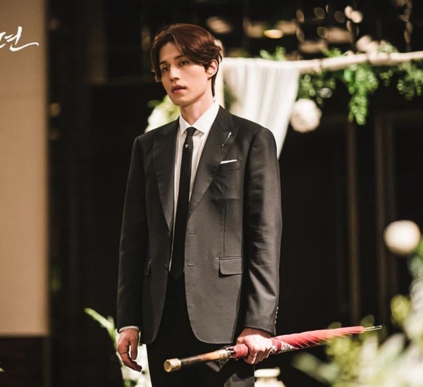 《九尾狐傳》李棟旭人設解密！「紅傘」是初戀禮物，年齡1636歲，天界橫著走的超強狐狸