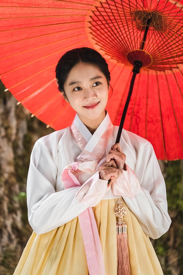 《九尾狐傳》趙寶兒是母胎美人！號稱「磐石高中黑珍珠」、想當空姐，跟媽媽相似度100%