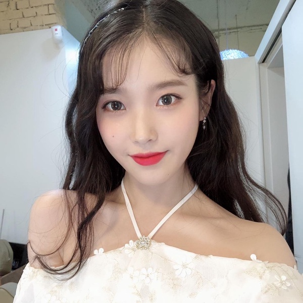 圓臉女星1:IU/李知恩