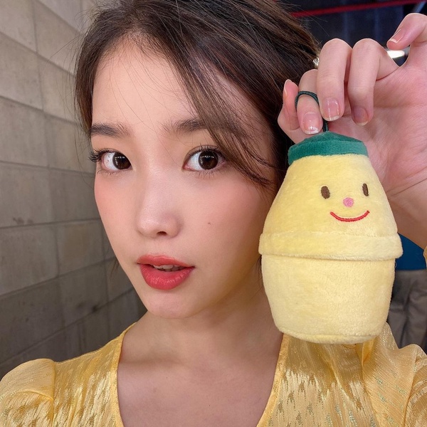 圓臉女星1:IU/李知恩