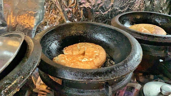 一口咬下是滿滿的蔥!高雄人氣必吃美食「阿惠蔥厚餅」,酥脆黃金麵皮包著滿滿的蔥花!