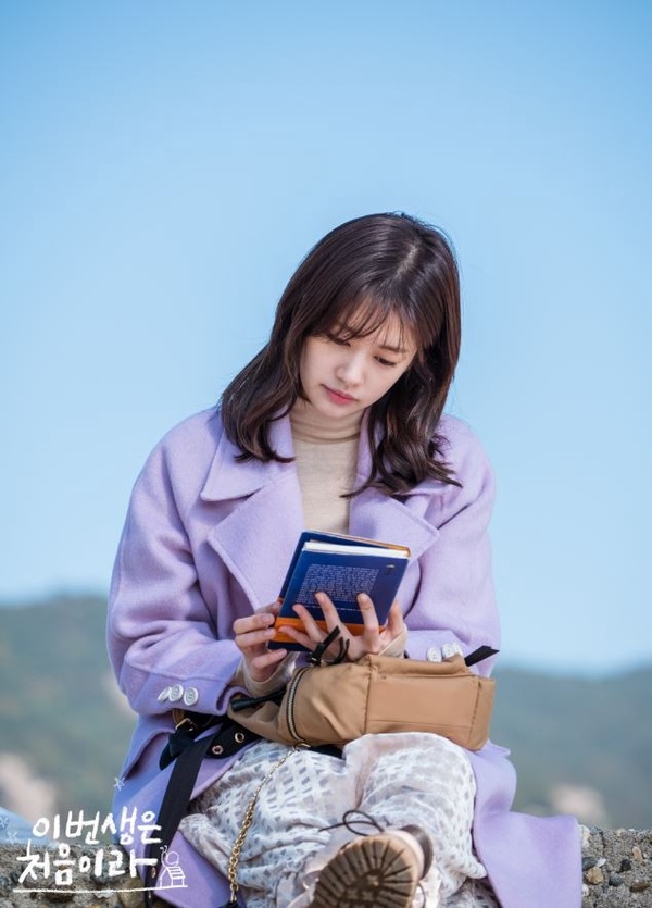 「貧窮卻全身名牌」韓劇女主！《Start-Up》秀智名牌包挨轟，孫藝珍、孔曉振反被網讚？