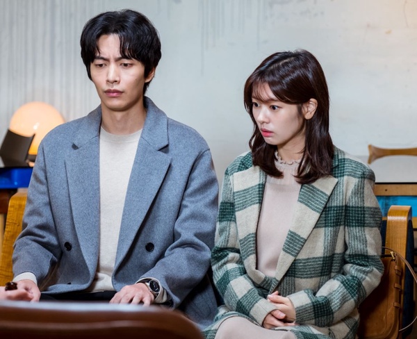 「貧窮卻全身名牌」韓劇女主！《Start-Up》秀智名牌包挨轟，孫藝珍、孔曉振反被網讚？
