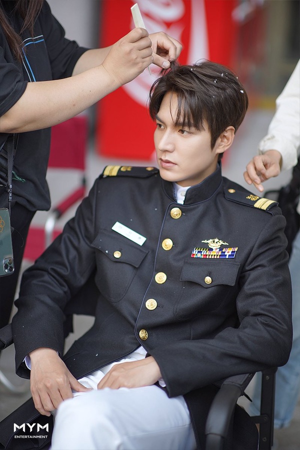 軍裝/制服男星5：李敏鎬