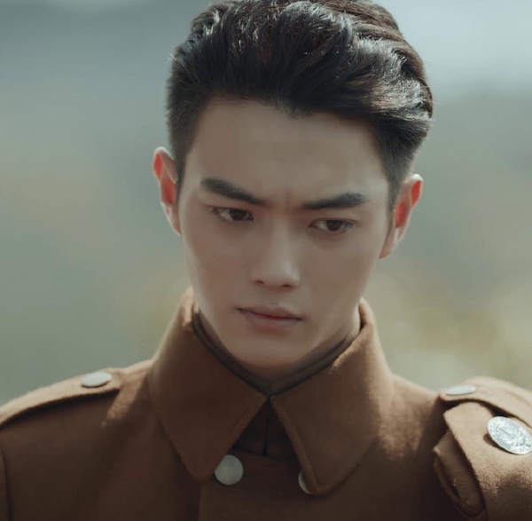 網評「軍裝制服男星」TOP5！鄧倫、玄彬帥慘，李敏鎬帝王系誘惑，肖戰鮮紅軍裝太犯規！