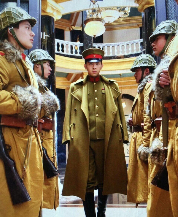 網評「軍裝制服男星」TOP5！鄧倫、玄彬帥慘，李敏鎬帝王系誘惑，肖戰鮮紅軍裝太犯規！