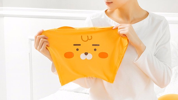 KAKAO FRIENDS「萊恩U型抱枕」登場！人體工學貼合身型超舒適，就像被萊恩緊緊擁抱～
