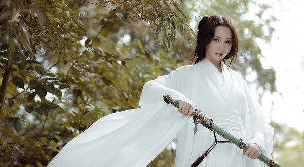 陸劇9個跨界最成功的演員！任嘉倫、王一博唱跳歌手變演員，彭小苒主持人轉演員最成功