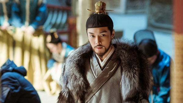 陸劇9個跨界最成功的演員！任嘉倫、王一博唱跳歌手變演員，彭小苒主持人轉演員最成功