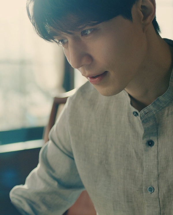 《九尾狐傳》李棟旭「女友視角」帥照！李棟旭吃火鍋、聽音樂都像畫報，這男人太絕啦！