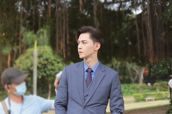 2020陸劇「穿西裝帥翻」的霸總TOP 10！《從結婚開始戀愛》金澤、黃景瑜都是行走衣架子