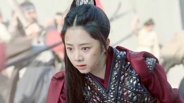 2020古裝劇10位女主「戰袍造型」！李沁《狼殿下》好颯，袁冰妍《琉璃》戰神裝超級霸