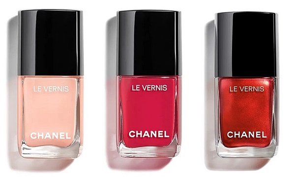 CHANEL香奈兒2021春妝太美!高光腮紅盤精緻質感花卉壓紋、絲絨唇膏新色超嫩必收