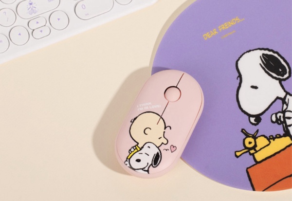 PEANUTS X Royche 推出全新「史努比無線滑鼠」！還有超Q維尼/米奇款可選購（快右滑看更多商品圖片>>）