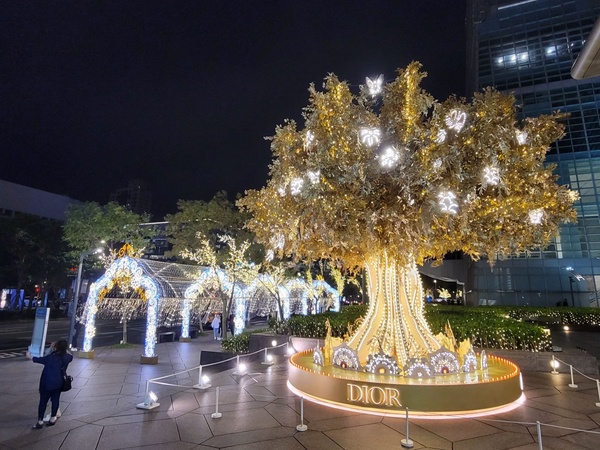 2020台北「聖誕景點」懶人包！台北101、信義新天地絕美聖誕樹，年末就來拍好拍滿