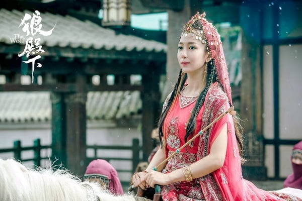 古裝劇《狼殿下》古裝男神&女神5:郭書瑤 飾演 寶娜